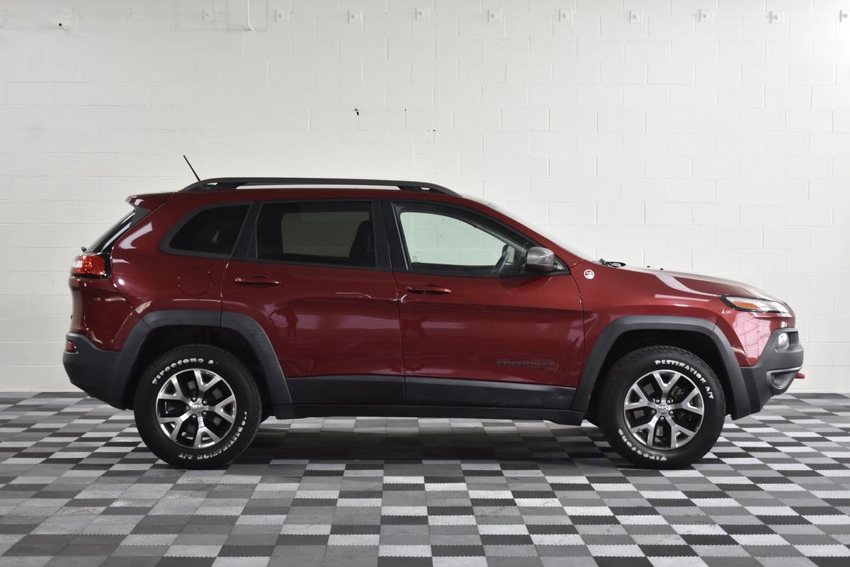 Used 2015 Jeep Cherokee Trailhawk w/ Cold Weather Group image 7