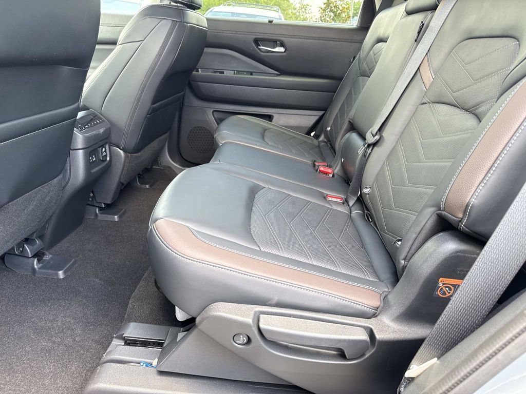 Certified 2024 Nissan Pathfinder Platinum w/ Cargo Package FWD image 16