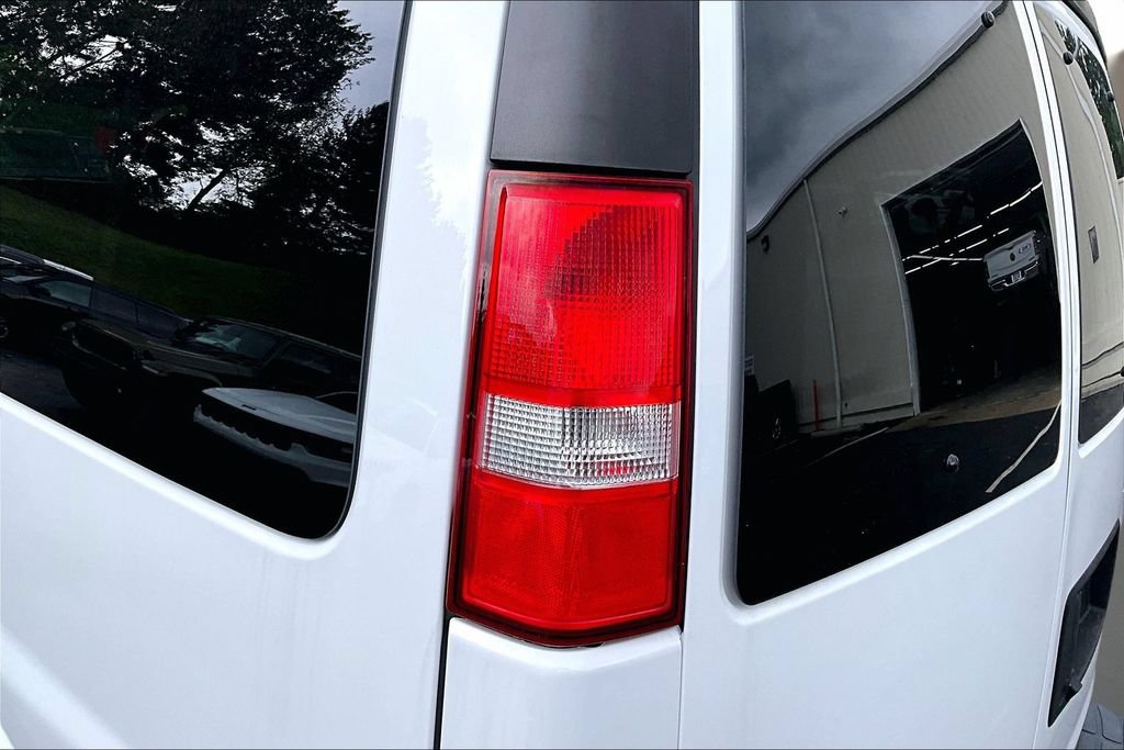 Used 2025 Chevrolet Express 3500 LT w/ LT Preferred Equipment Group RWD image 23