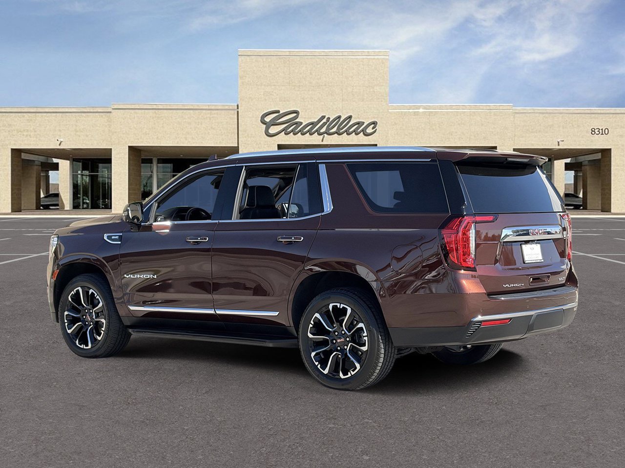 Used 2023 GMC Yukon SLT w/ SLT Premium Package AWD/4WD image 7