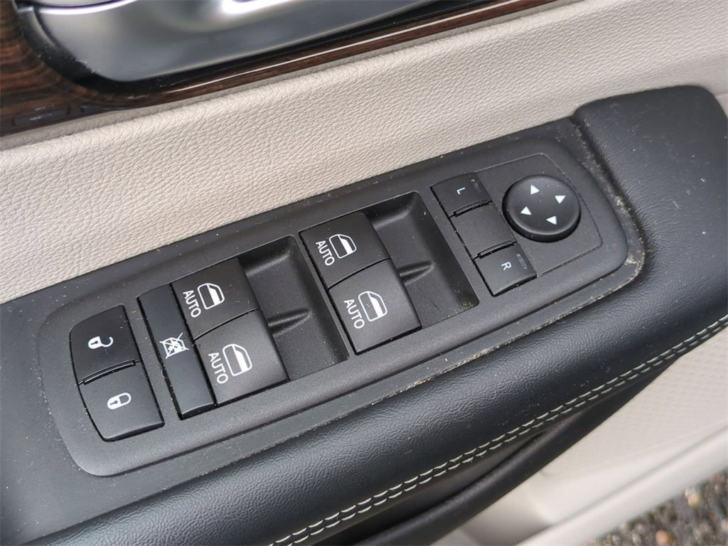 Used 2022 Chrysler Pacifica Limited image 23