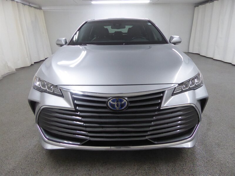 Used 2021 Toyota Avalon XLE w/ Moonroof Package FWD image 2