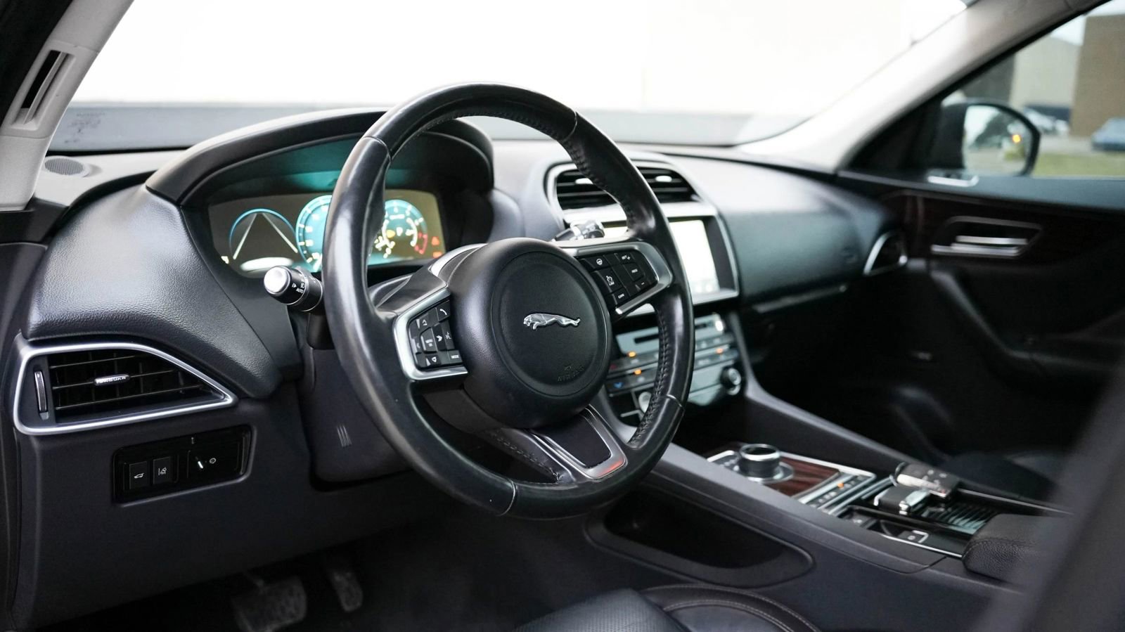 Used 2018 Jaguar F-PACE Prestige image 20