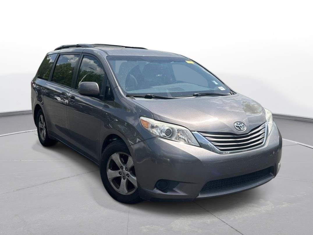 Used 2015 Toyota Sienna LE FWD image 4