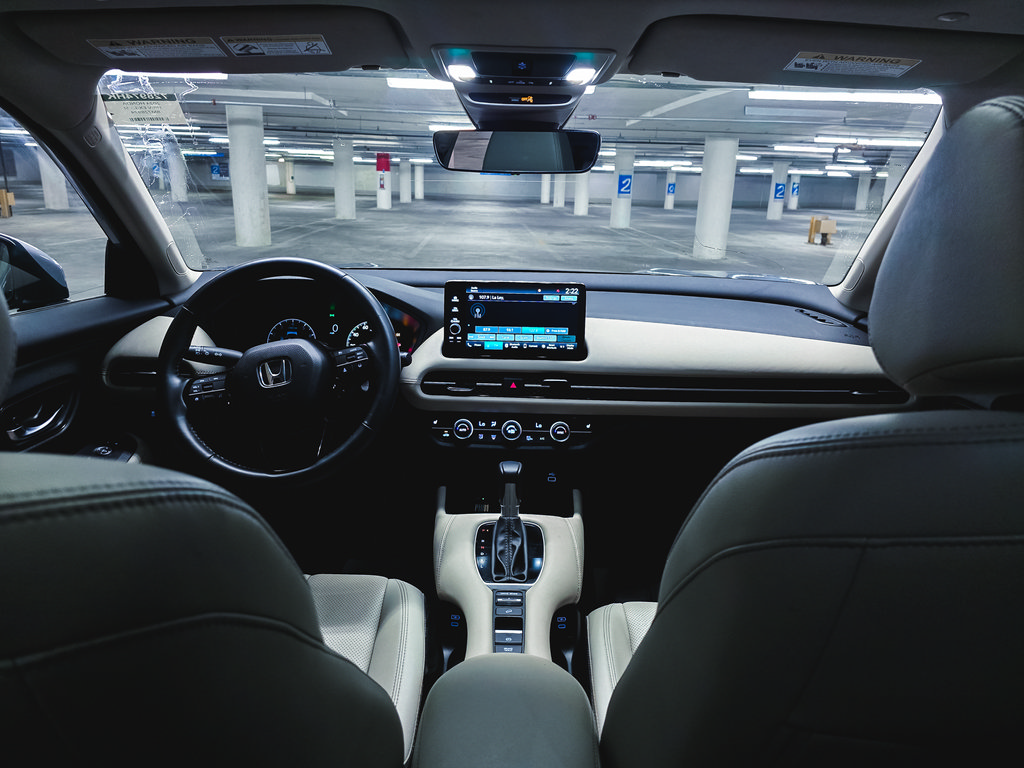 Used 2024 Honda HR-V EX-L image 3