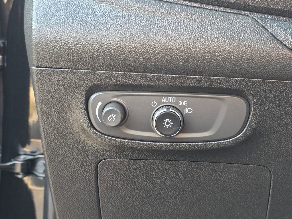 Used 2025 Buick Encore GX Preferred AWD/4WD image 14