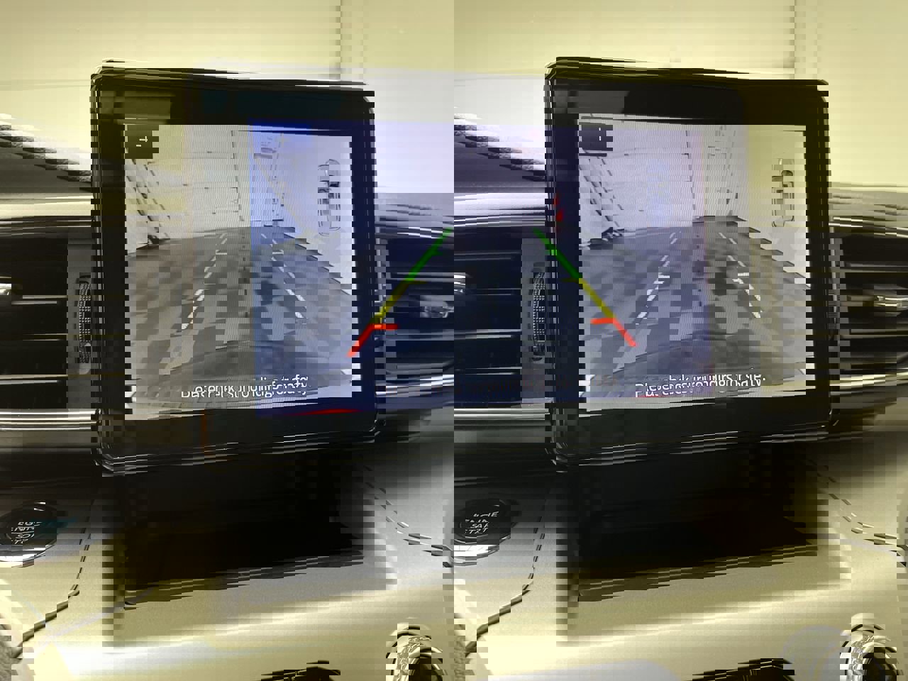 Used 2022 Ford Explorer XLT w/ Equipment Group 202A image 5