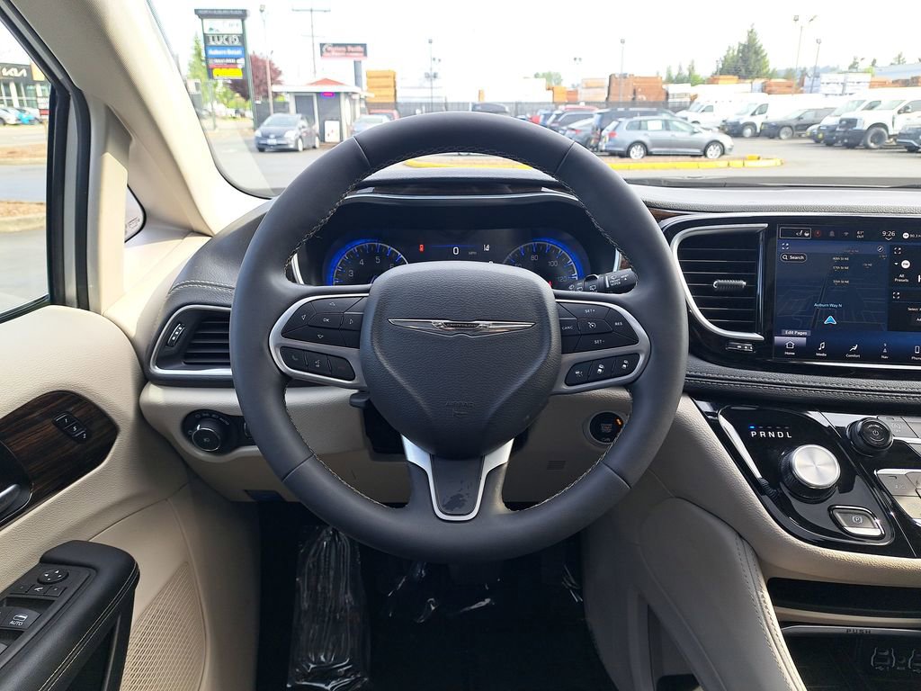 Used 2024 Chrysler Pacifica Limited FWD image 22