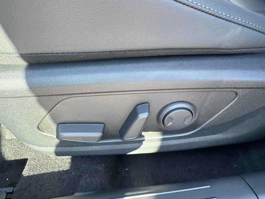 New 2026 Hyundai Elantra Limited FWD image 10
