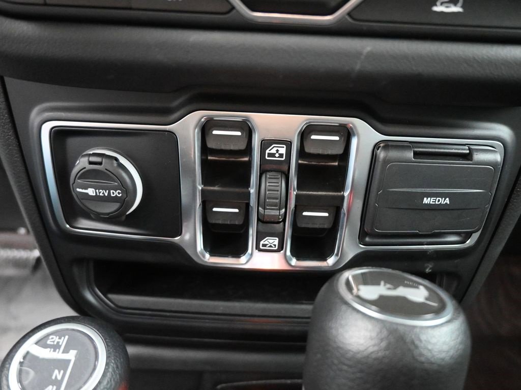 Used 2024 Jeep Wrangler Sahara w/ Technology Group image 32