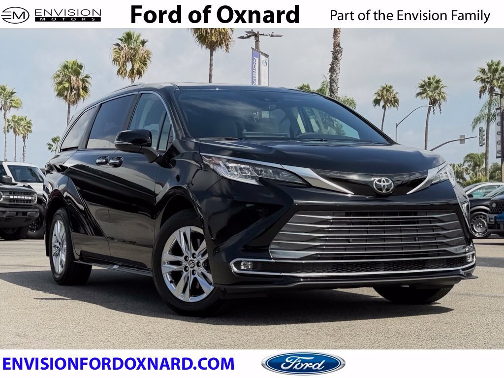 Used 2026 Toyota Sienna Limited FWD image 1