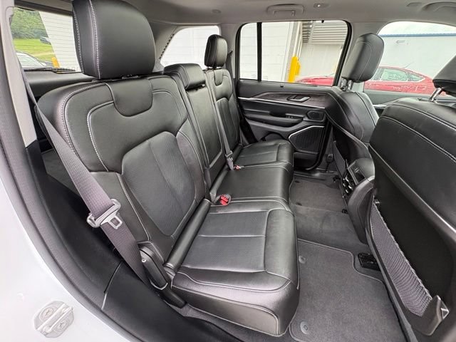 Used 2022 Jeep Grand Cherokee Limited 4xe w/ Luxury Tech Group II AWD/4WD image 32