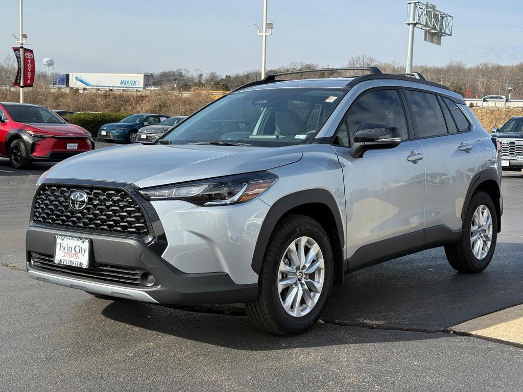 Certified 2025 Toyota Corolla Cross LE image 8