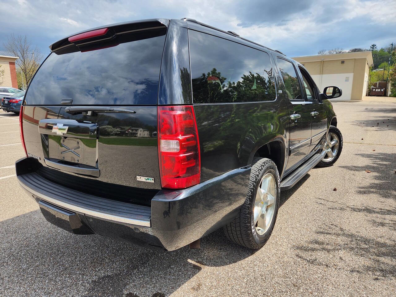 Used 2011 Chevrolet Suburban LTZ AWD/4WD image 5