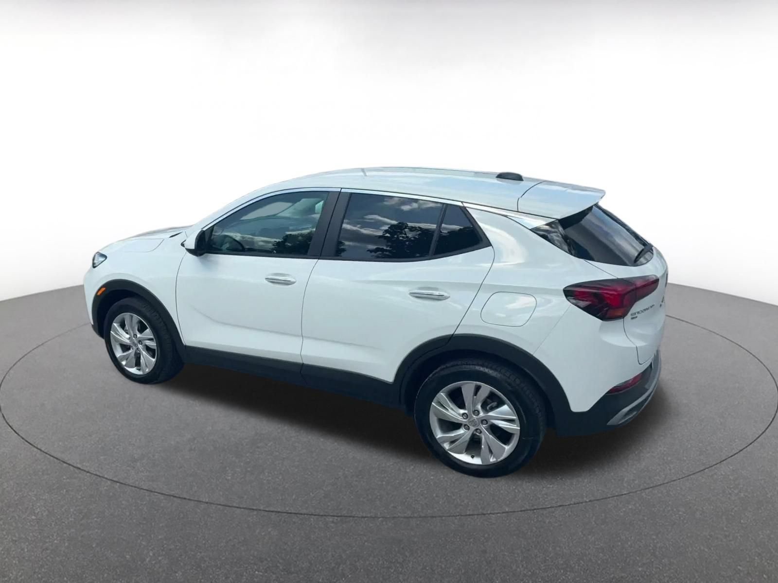 Used 2025 Buick Encore GX Preferred AWD/4WD image 9
