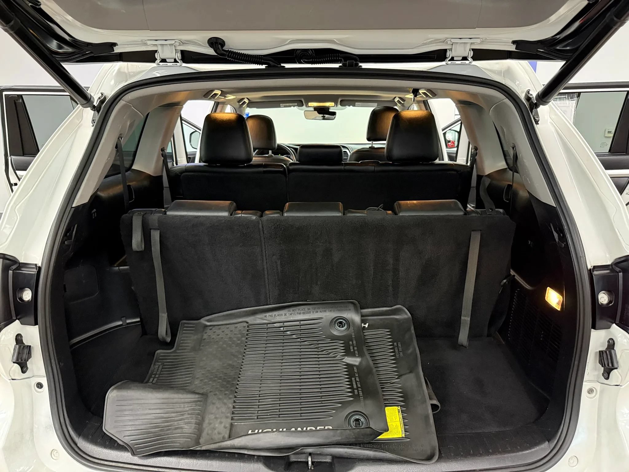Used 2019 Toyota Highlander XLE AWD/4WD image 11