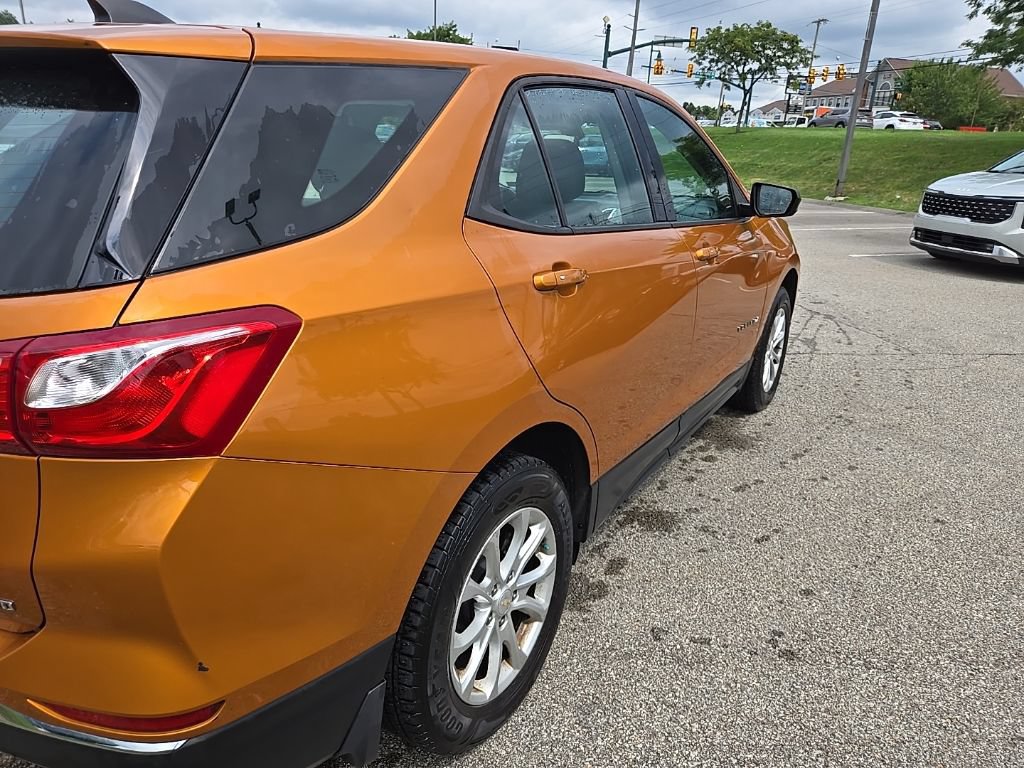 Used 2018 Chevrolet Equinox LS AWD/4WD image 3