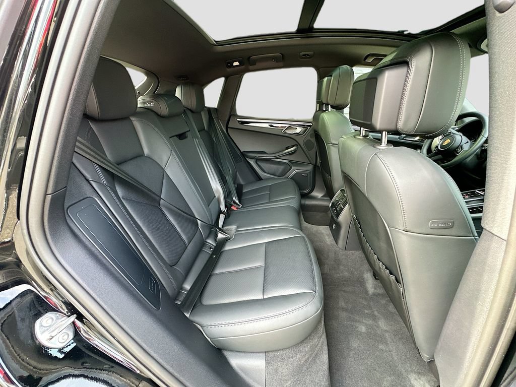Certified 2026 Porsche Macan AWD/4WD image 29