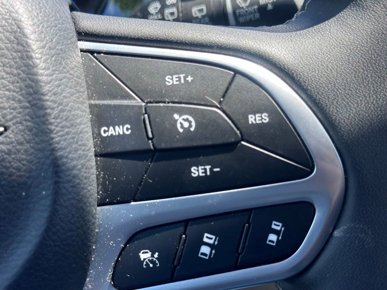 Used 2024 Chrysler Pacifica Touring-L FWD image 32