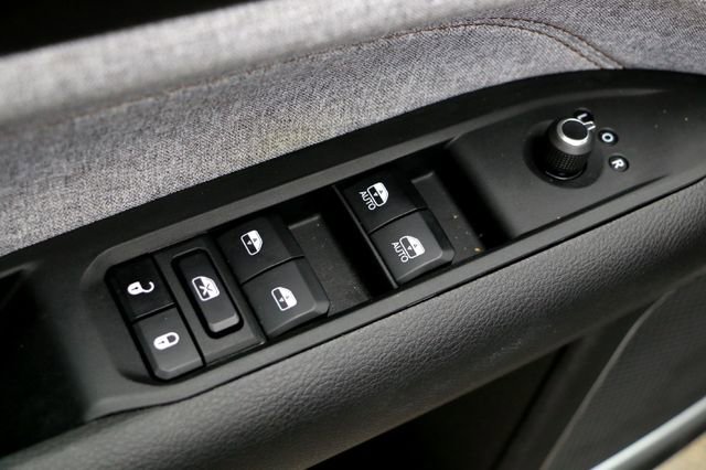 Used 2023 Jeep Compass Latitude AWD/4WD image 23