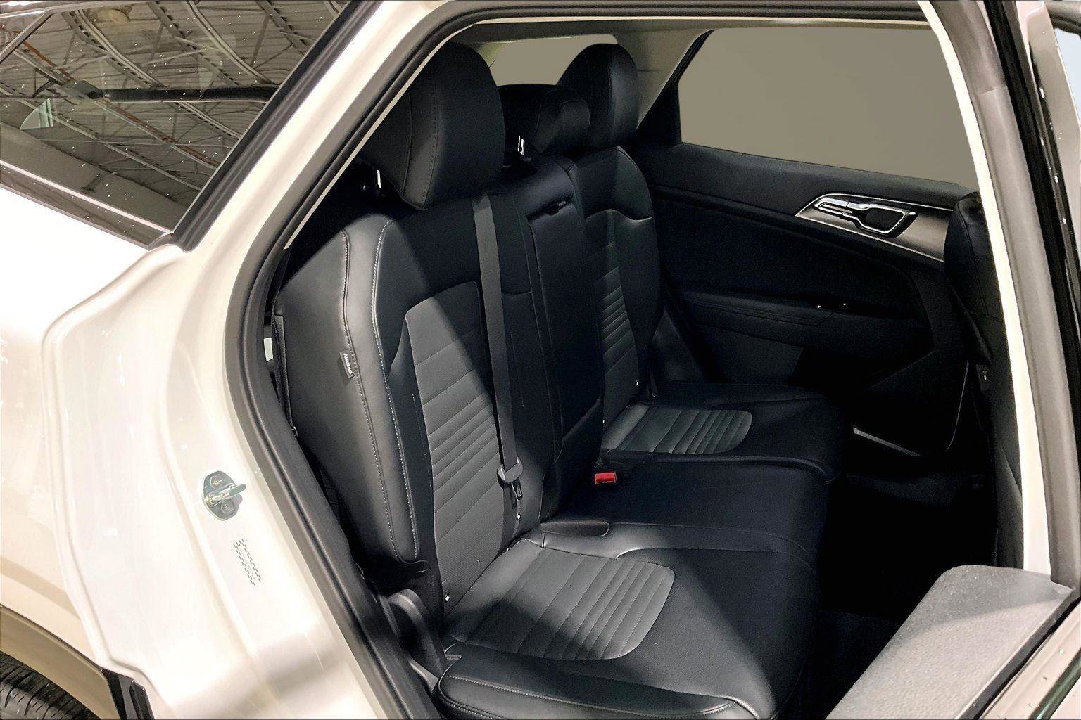 Used 2025 Kia Sportage SX AWD/4WD image 28