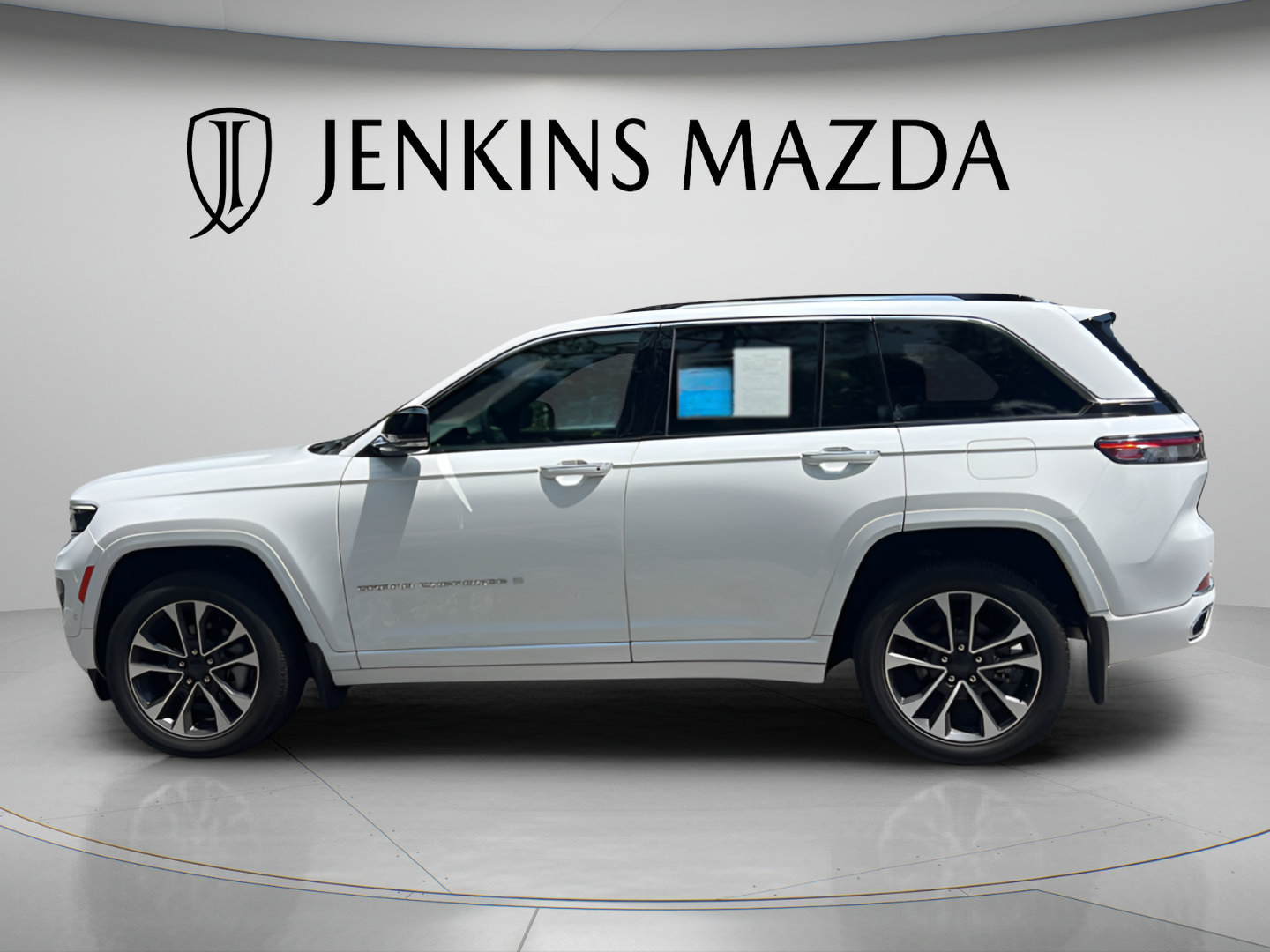 Used 2023 Jeep Grand Cherokee Overland AWD/4WD image 6