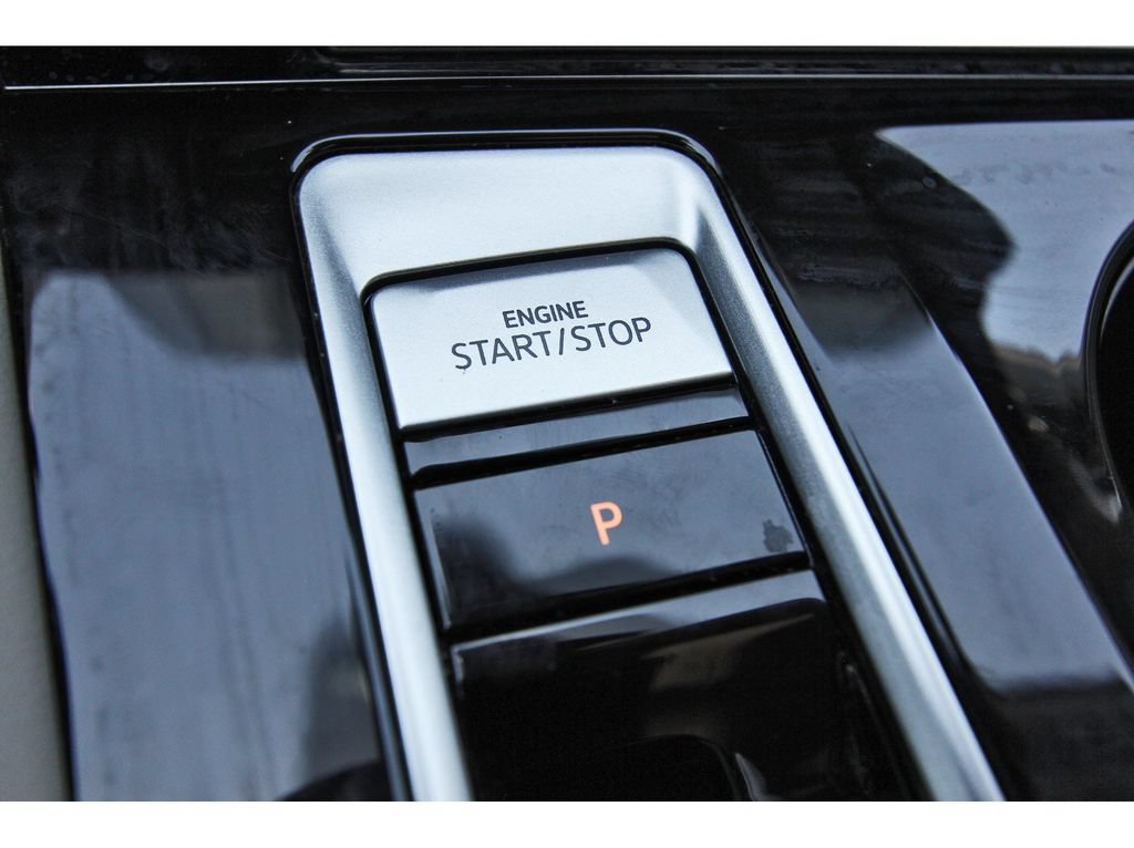 Used 2025 Volkswagen Atlas SE FWD image 31