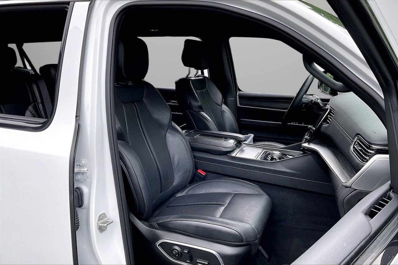 Certified 2024 Jeep Wagoneer L Series II w/ Flexible Seating Group AWD/4WD image 24