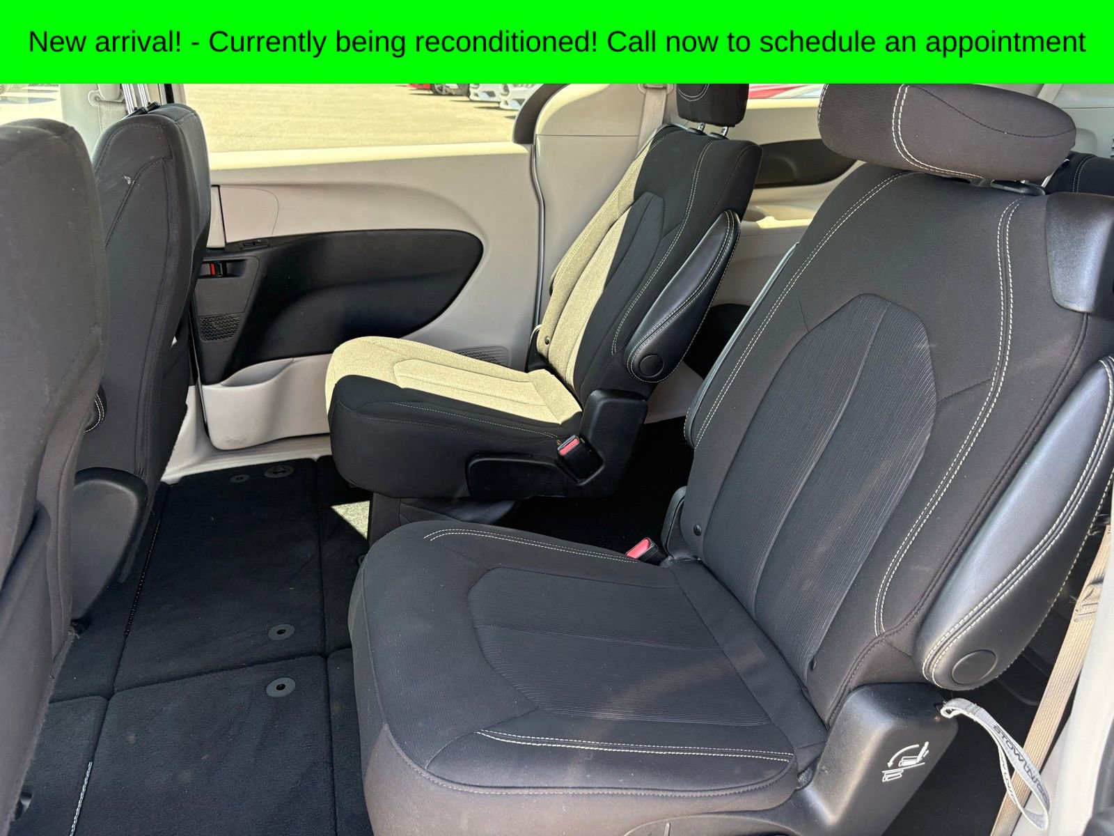Used 2023 Chrysler Voyager LX image 11