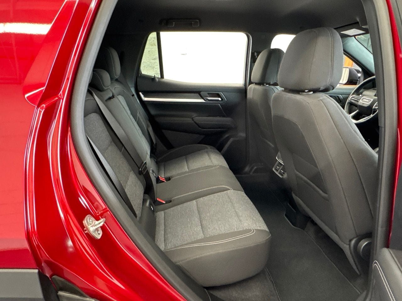 Used 2025 GMC Terrain Elevation w/ Technology Package II AWD/4WD image 43
