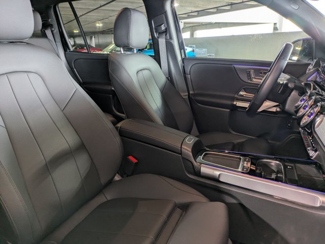 Used 2025 Mercedes-Benz GLB 250 image 22