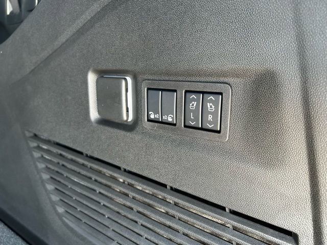 New 2025 GMC Yukon XL AT4 w/ AT4 Premium Plus Package image 36