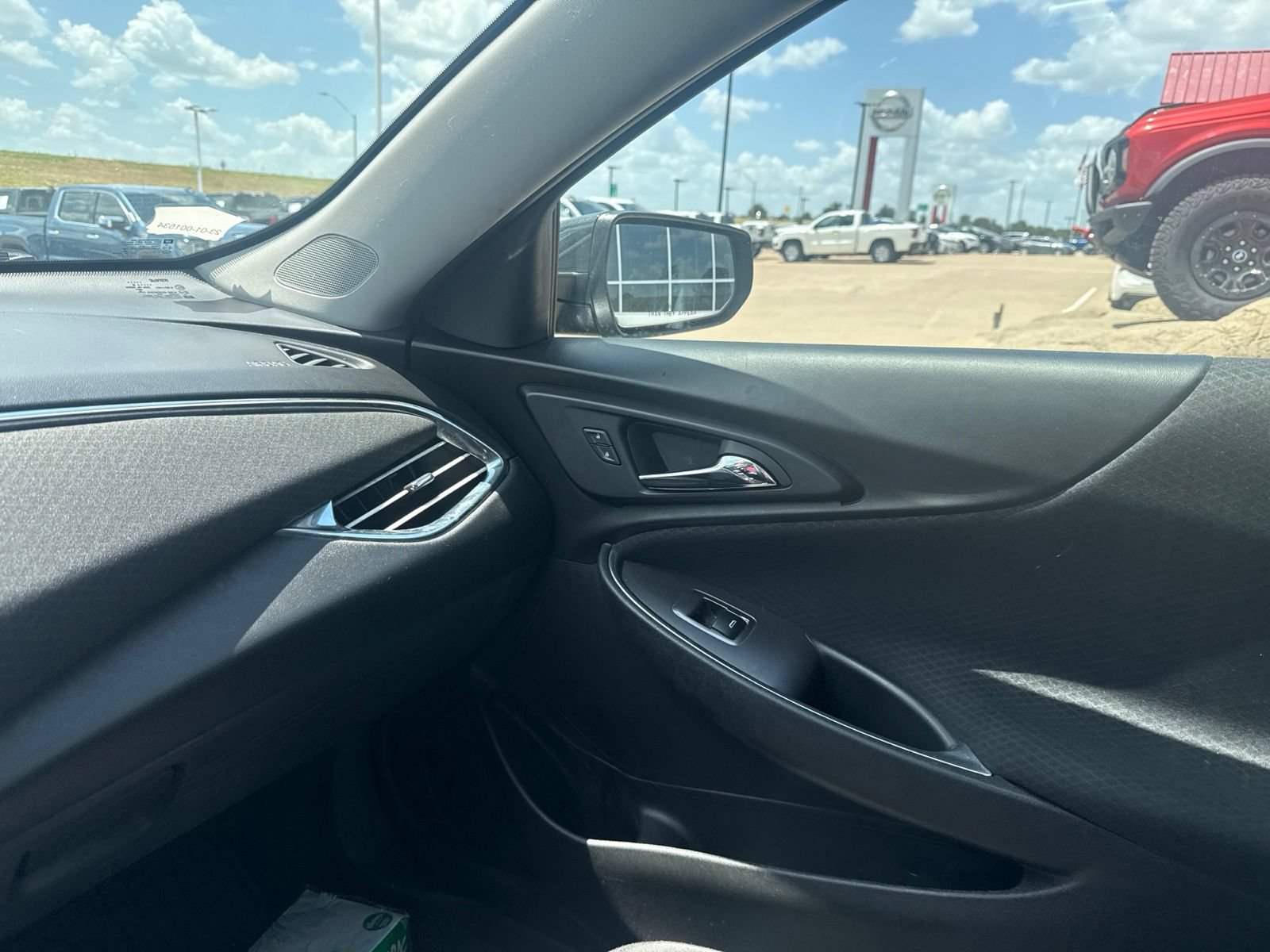 Used 2018 Chevrolet Malibu LT FWD image 17