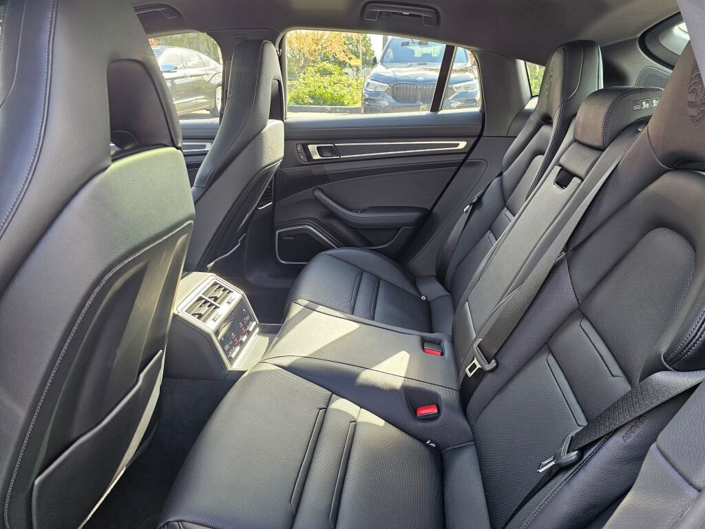 Used 2022 Porsche Panamera 4 Platinum Edition w/ Assistance Package image 20