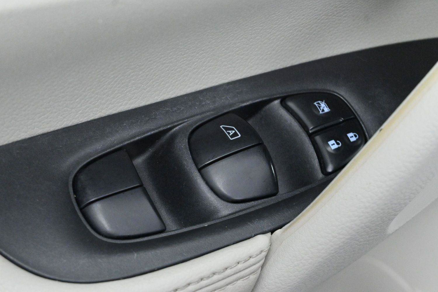 Used 2017 Nissan Rogue Sport SV FWD image 12