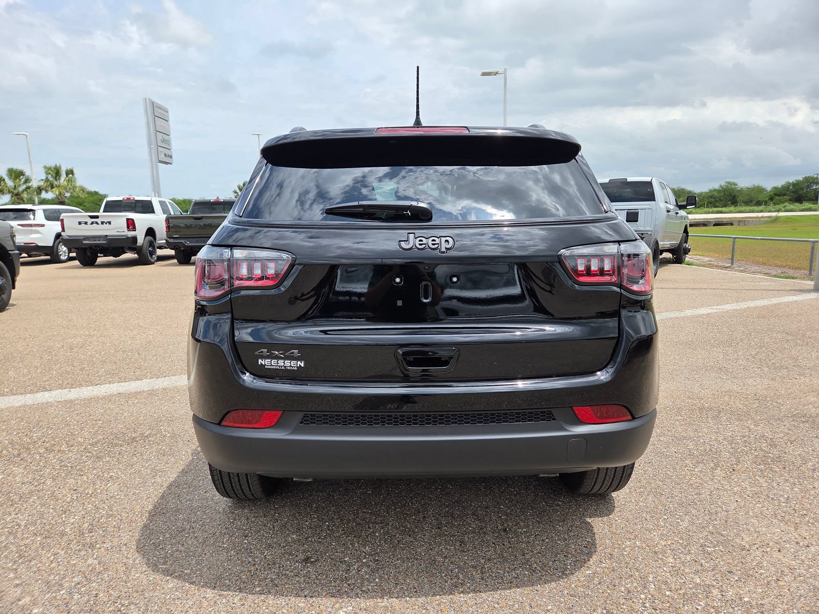 New 2026 Jeep Compass Latitude AWD/4WD image 6