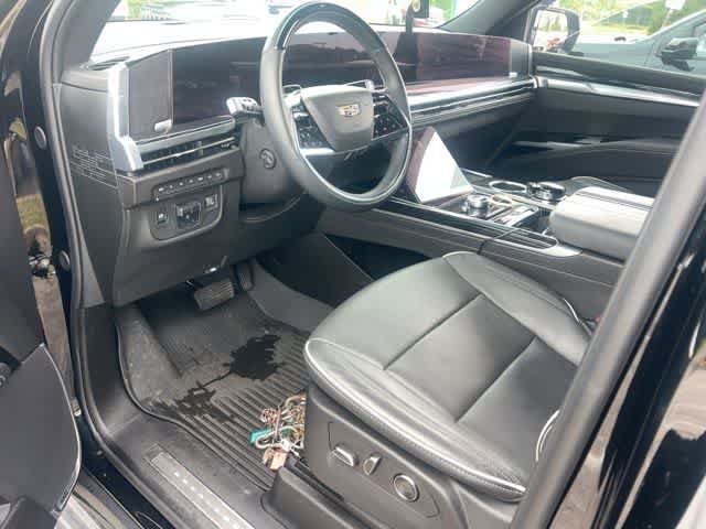 Used 2025 Cadillac Escalade ESV Sport w/ Touring Package AWD/4WD image 2