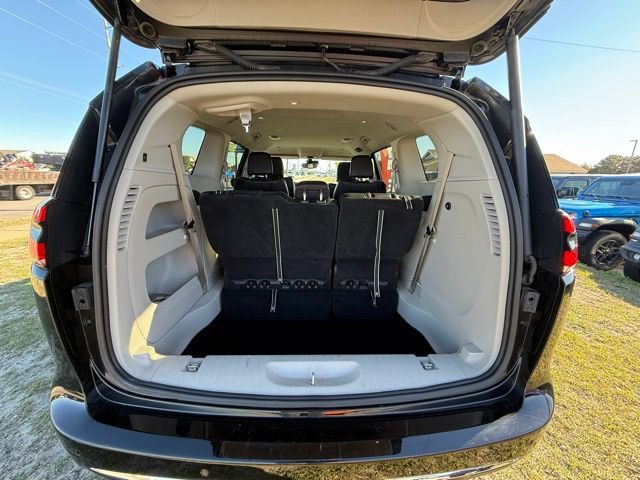 Certified 2024 Chrysler Pacifica Touring-L image 14
