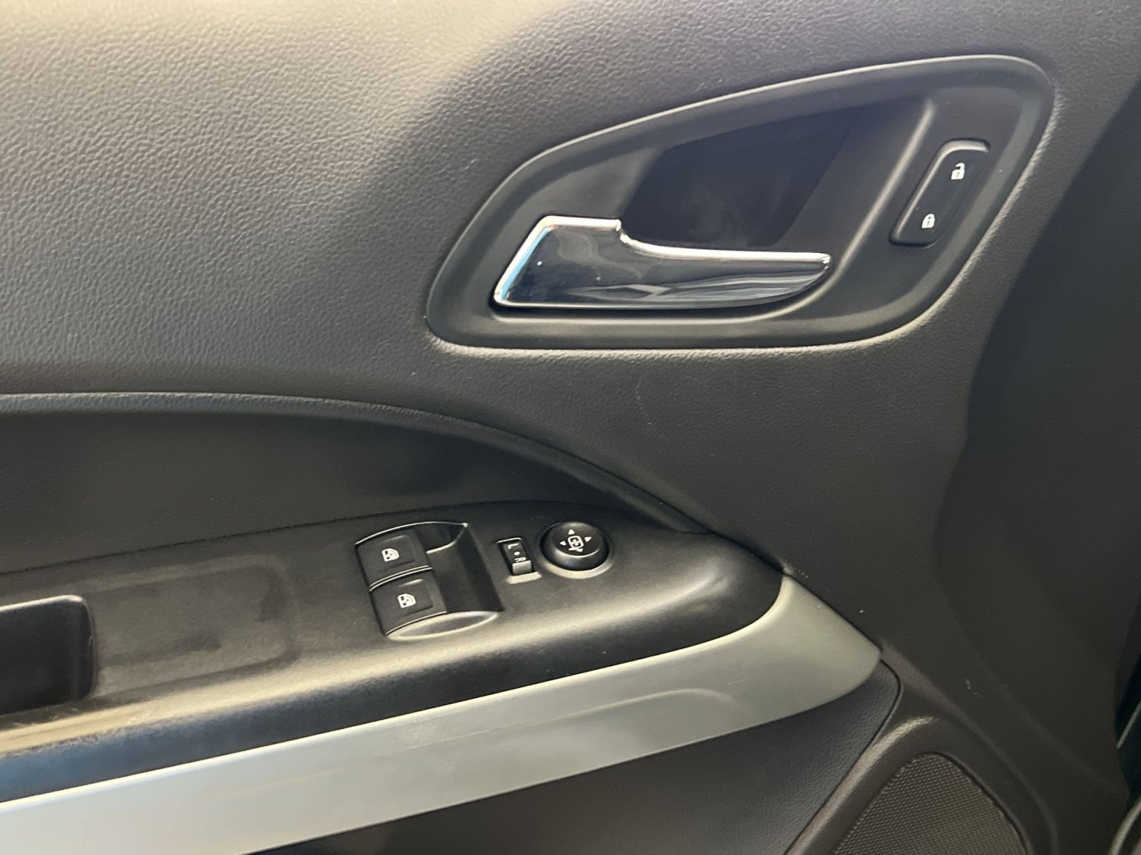 Used 2016 Chevrolet Colorado LT w/ LT Convenience Package RWD image 14