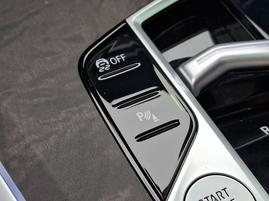 Used 2026 BMW X5 xDrive40i w/ M Sport Package image 26