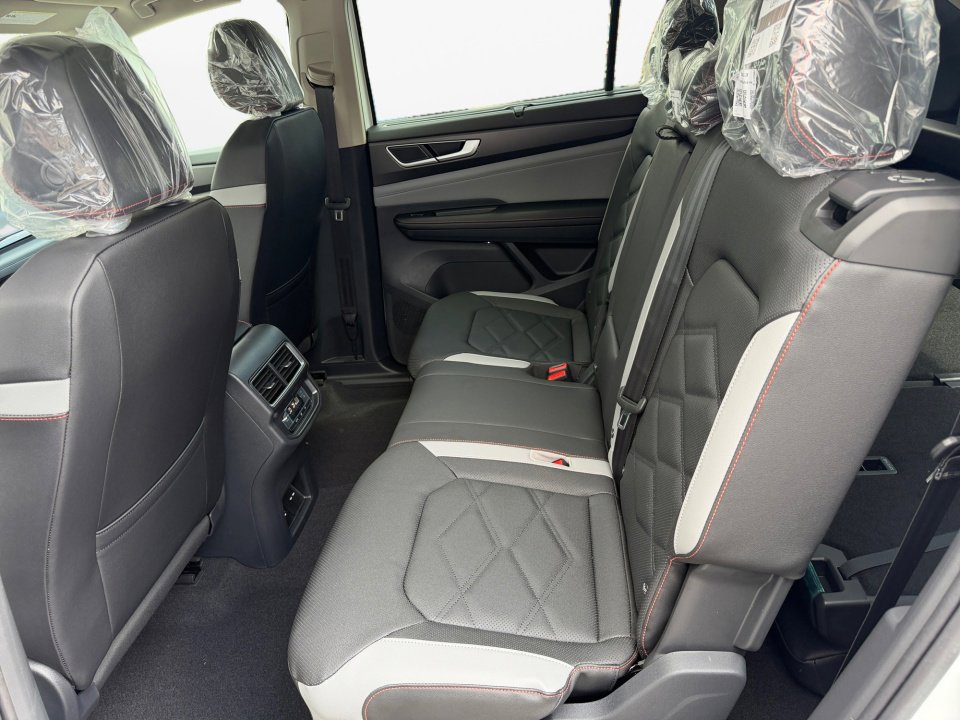New 2026 Volkswagen Atlas Peak Edition AWD/4WD image 13