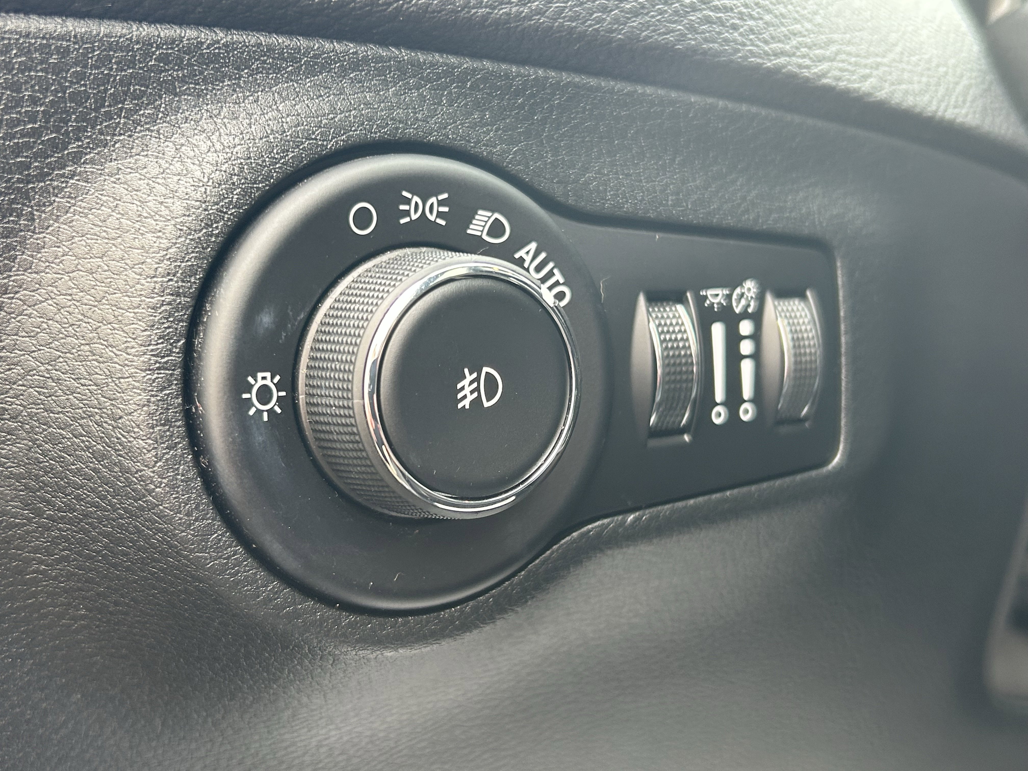 Used 2018 Jeep Compass Limited w/ Navigation Group image 15