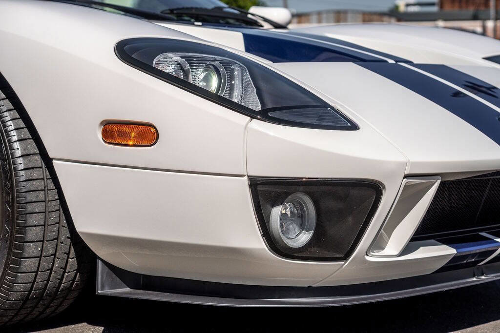 Used 2005 Ford GT image 12