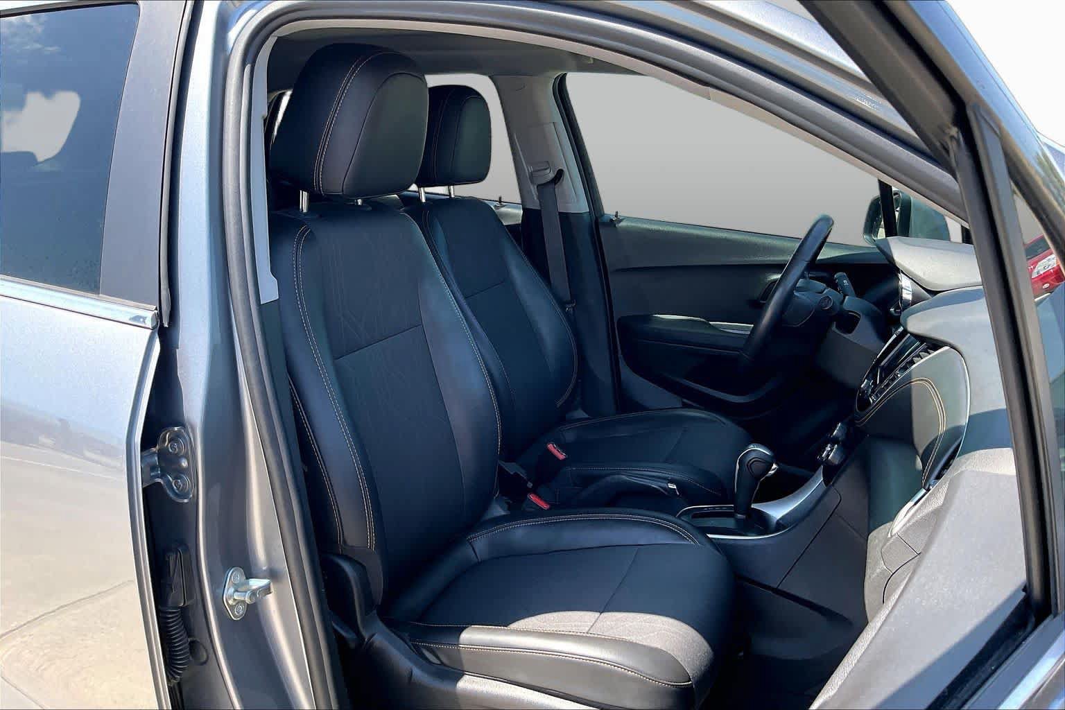 Used 2020 Chevrolet Trax LT w/ Driver Confidence Package FWD image 9