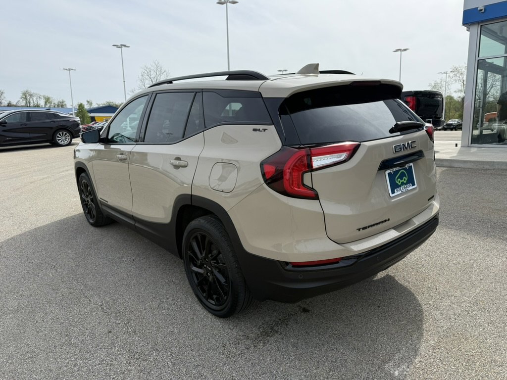 Used 2023 GMC Terrain SLT w/ Tech Package AWD/4WD image 3