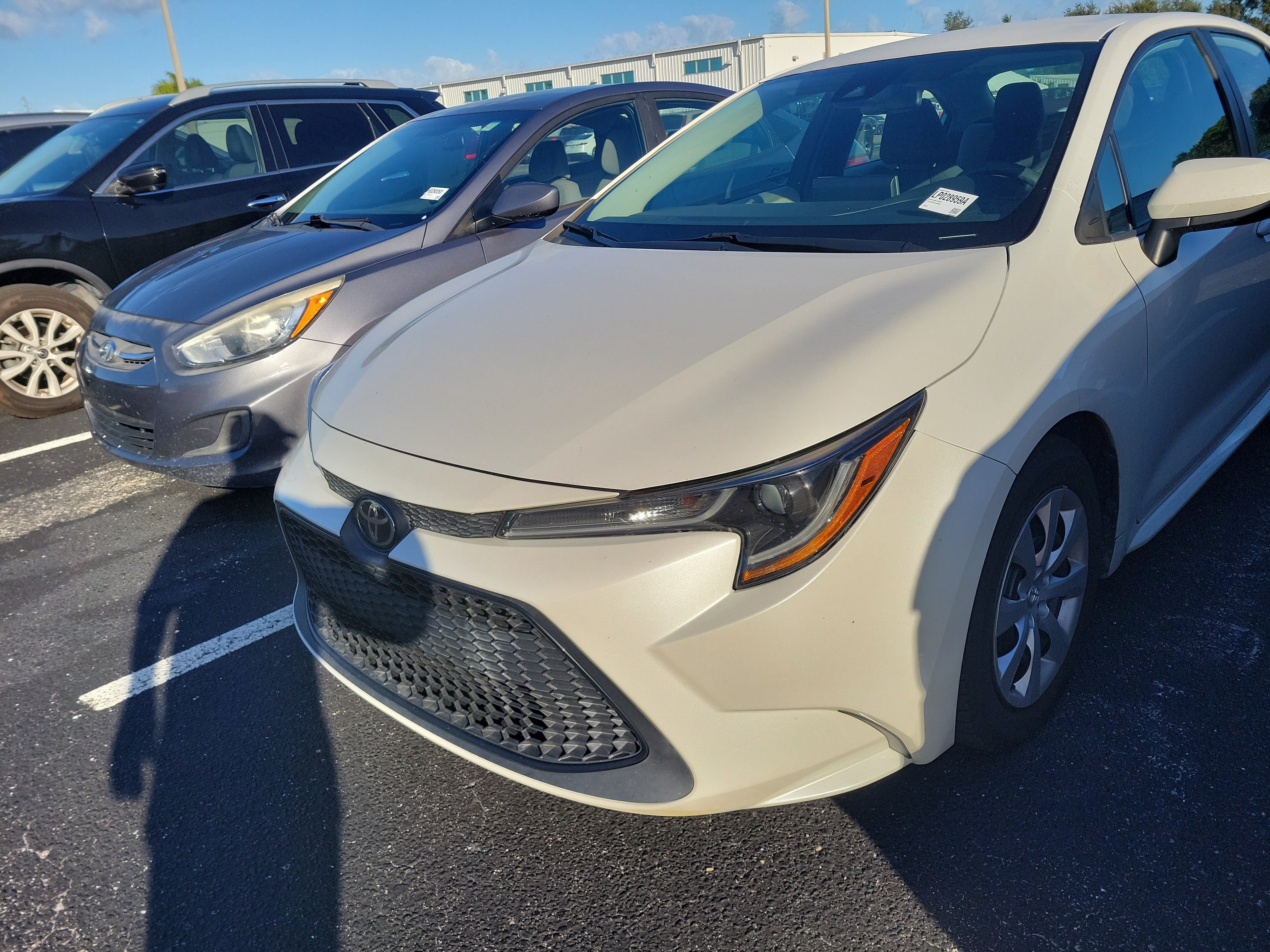 Used 2020 Toyota Corolla LE FWD image 3