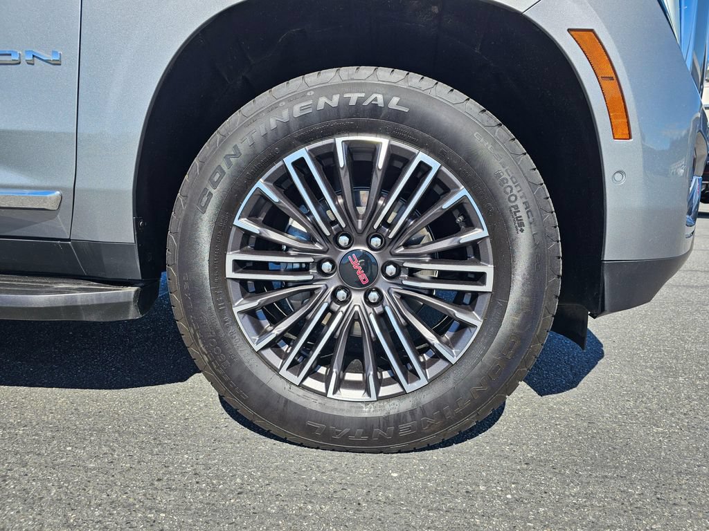 Used 2025 GMC Yukon XL Elevation w/ Elevation Premium Package AWD/4WD image 9