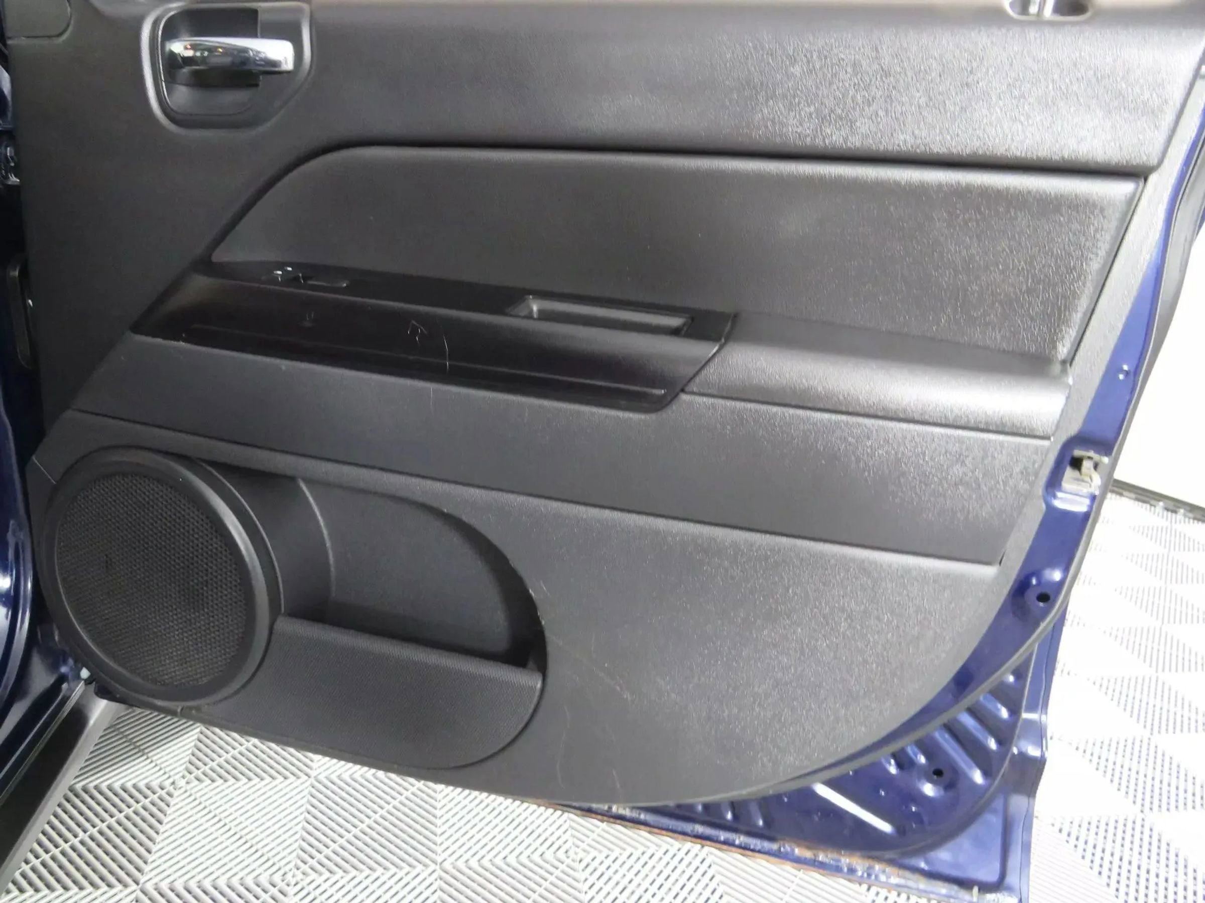 Used 2013 Jeep Compass Latitude w/ Sun/Sound Group FWD image 38