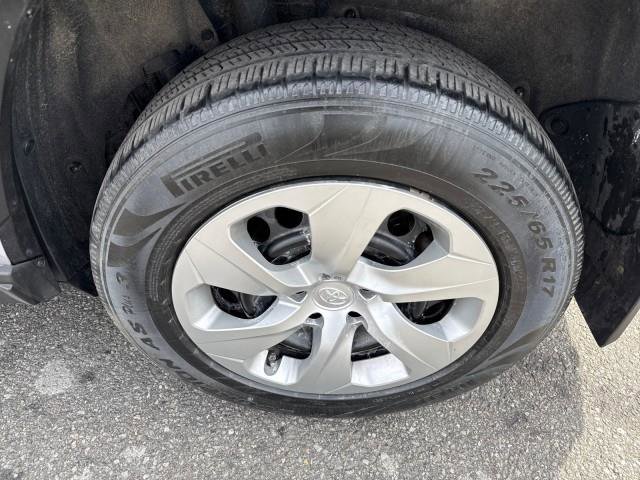 Used 2022 Toyota RAV4 LE image 17