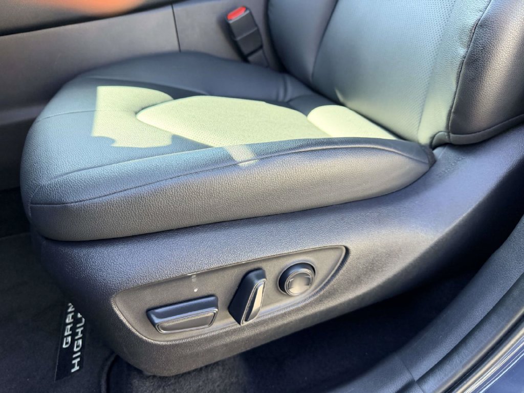 Certified 2025 Toyota Grand Highlander AWD image 19